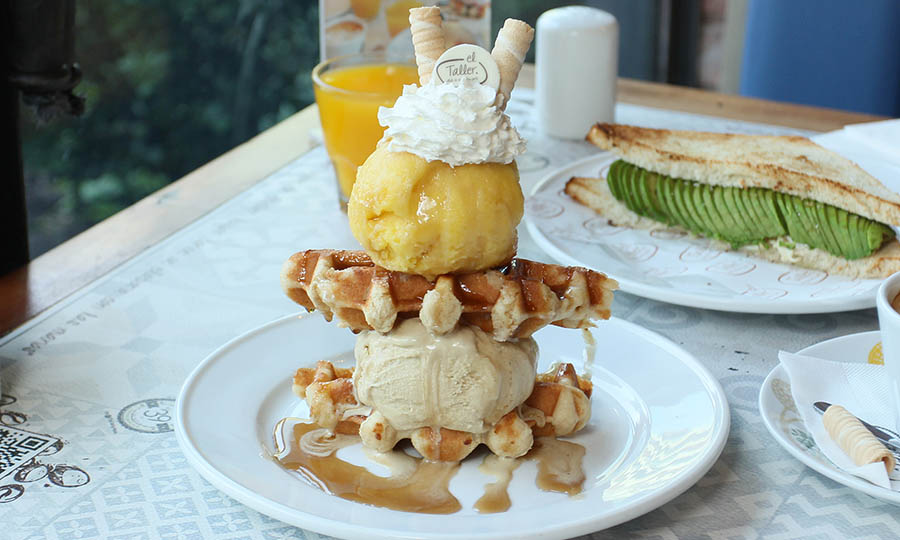 Brunch El Taller: Torre de waffles y helado