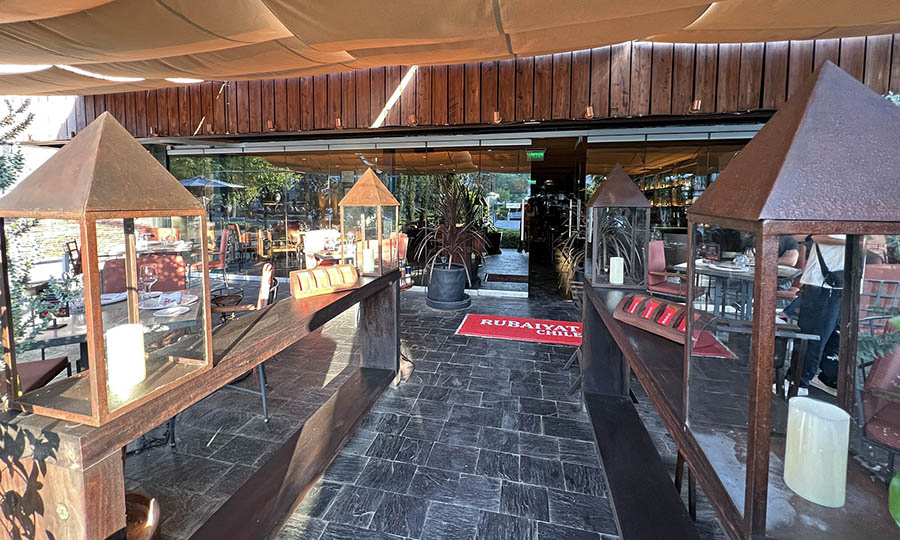 El accesos al Restaurant Rubaiyat Chile
