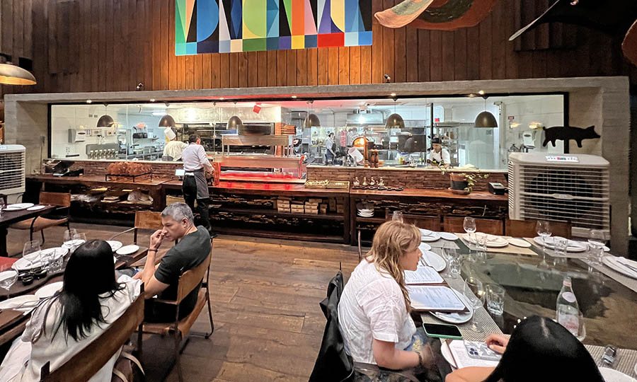 La cocina a la vista de Rubaiyat Chile