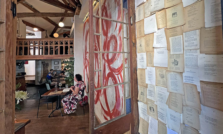 La entrada al sal�n interior de Oda Santiago