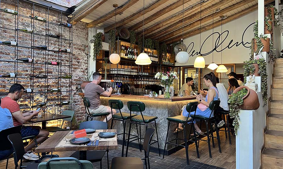 La barra habitable de Oda Santiago