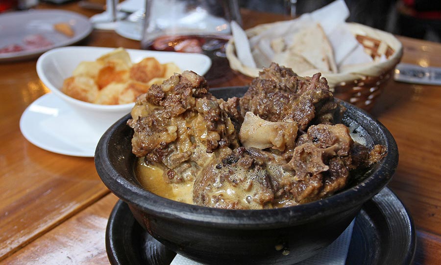 Carnoso y apetecible Rabo de toro - Ay Candela