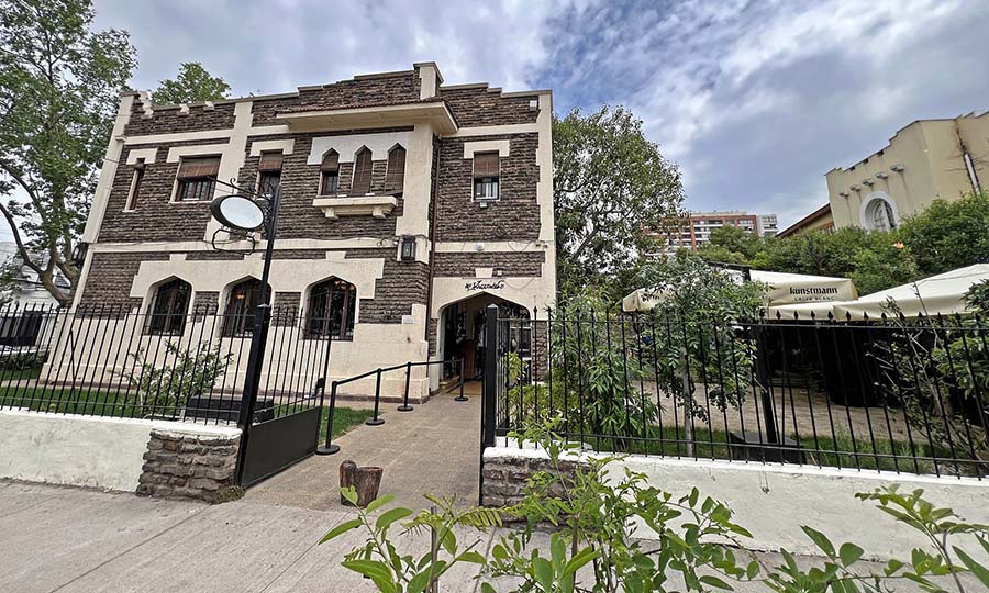 Fachada de la casona de La Predilecta