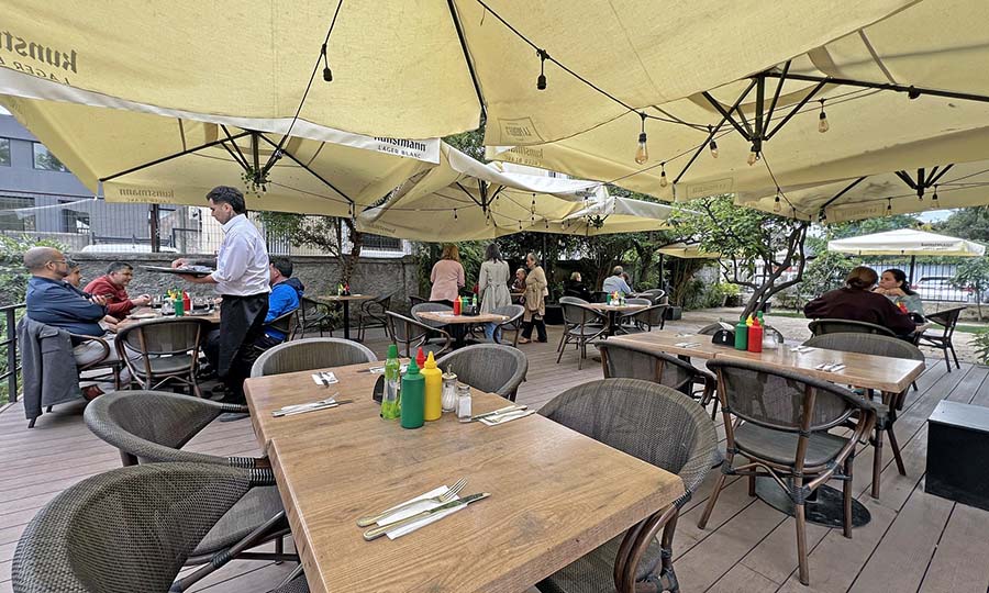 La terraza de La Predilecta Fuente de Soda