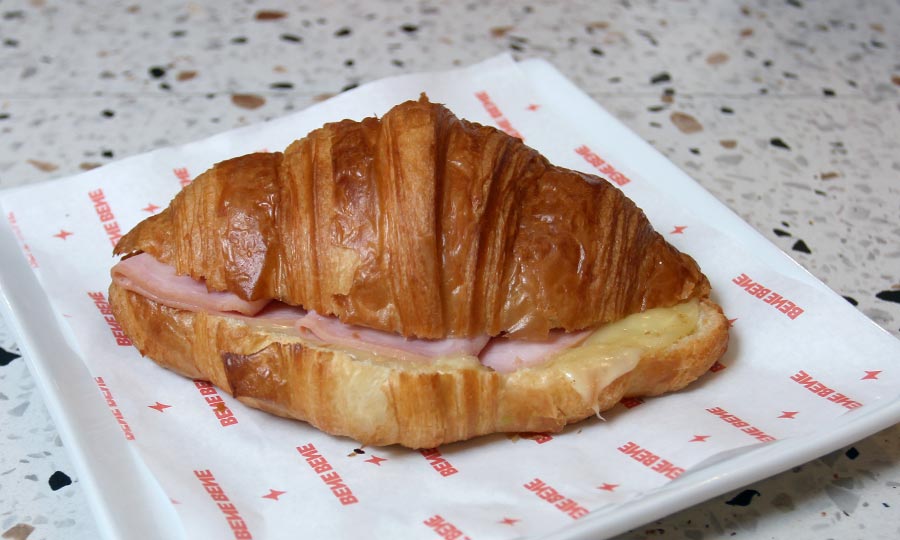 Croissant jam�n queso