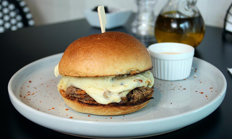 S�ndwich Carne mechada y queso en Pan brioche - Pantiaguina Providencia