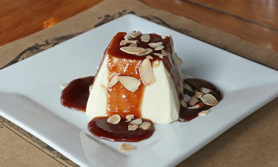 Panna cotta con amarena - Signore Pizza