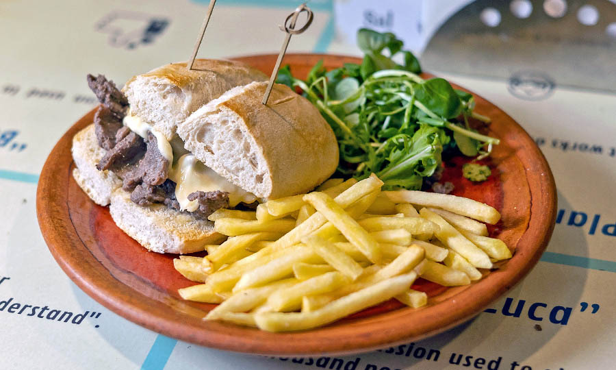 Un Barros luco con papas fritas - Chilean Brunch