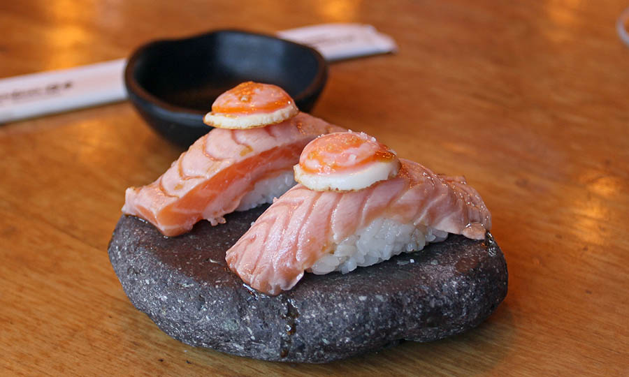 Nigiri salm�n con huevo - Barrica 94 Los Trapenses