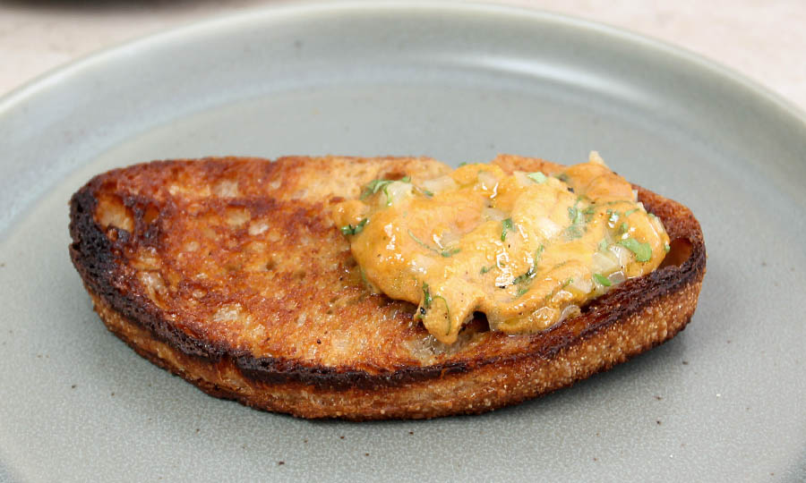 Erizos del norte con tostadas - Ronda Restaurante