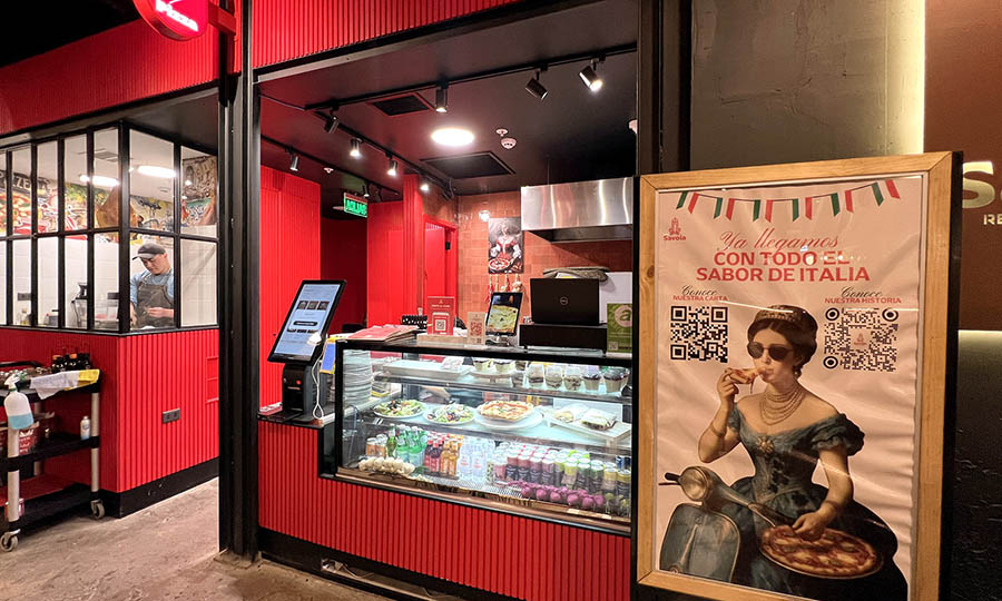 Sala de producci�n y vitrina de Savoia - Savoia MUT