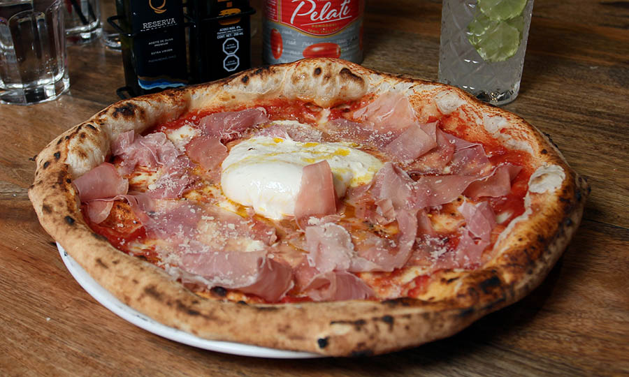 Exitosa Pizza Fuoco dell�Etna con burrata - Savoia MUT