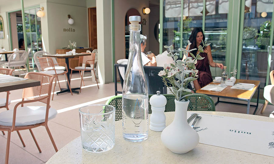 Agua de cortesia en Nolia - Nolia