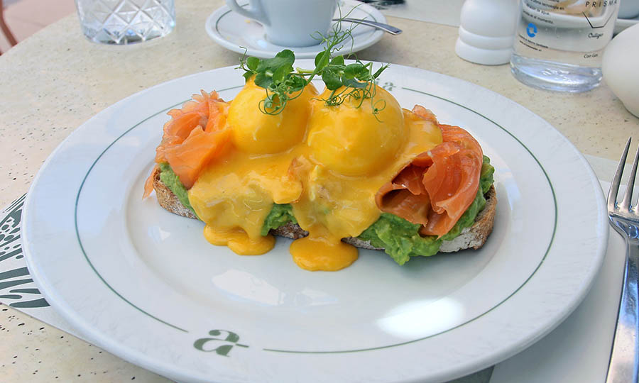 Impecables Huevos Benedictinos con salm�n ahumado - Nolia