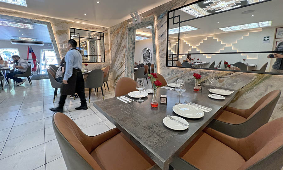 El sal�n central del restaurante Machu Pichu - Machu Picchu Providencia