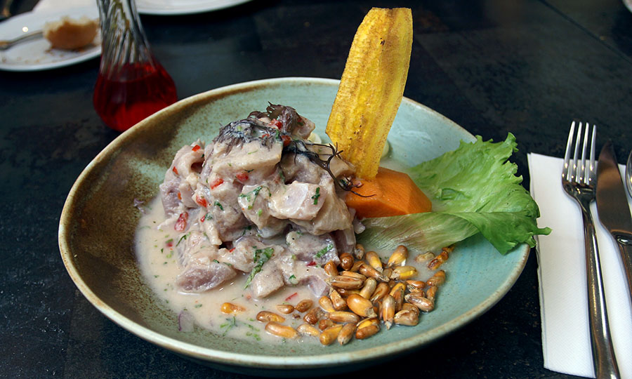 Un buen Ceviche peruano tradicional de reineta
