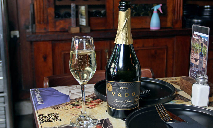 Espumannte Vado Extra Brut de L. F. Edwards - Normandie Restaurant