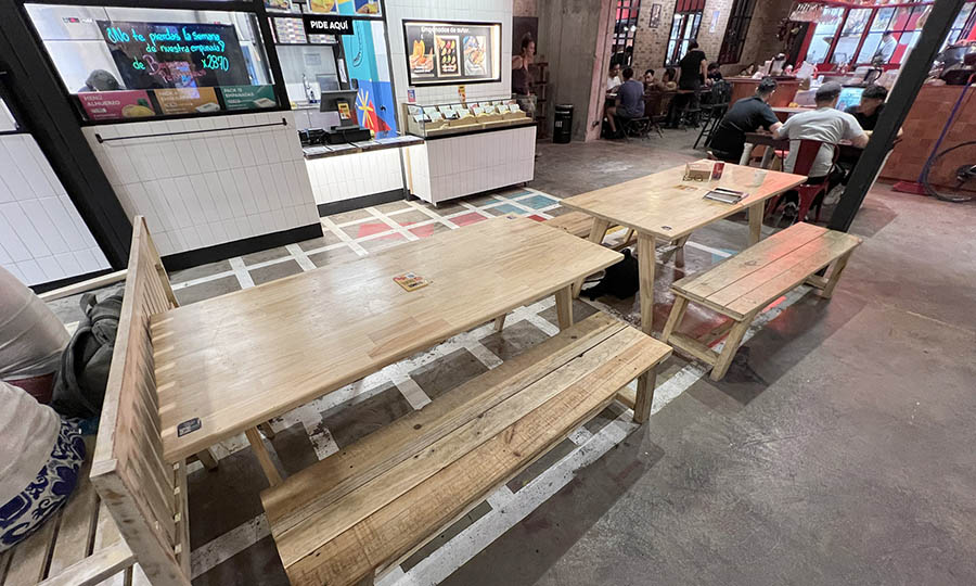 Las mesas de Sama Empanadas en MUT