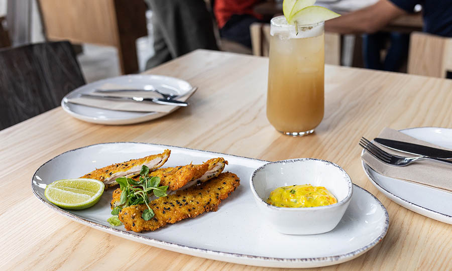 Ave en costra de semillas con t�rtara al la c�rcuma 