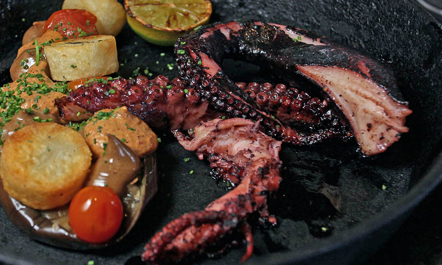 Sart�n de pulpo a la parrilla con alucinante berenjena - Diablo Vino y Fuego