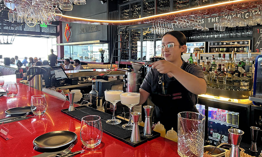 La roja barra de Diablo Vino y Fuego - Diablo Vino y Fuego