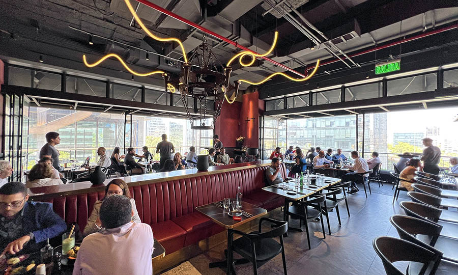 El gran sal�n de Diablo Restaurante - Diablo Vino y Fuego