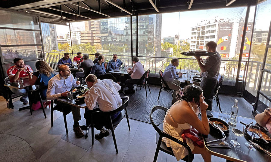 El gran sal�n de Diablo Restaurante - Diablo Vino y Fuego