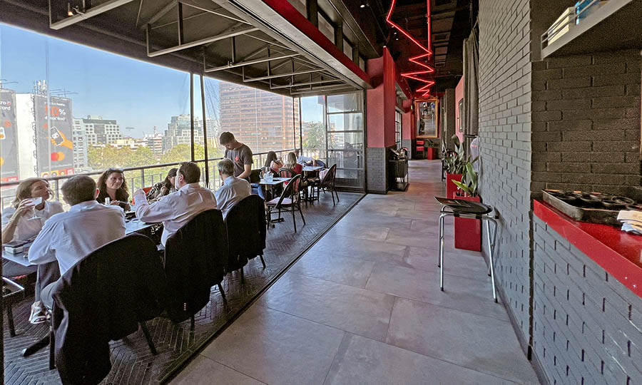 El gran sal�n de Diablo Restaurante - Diablo Vino y Fuego