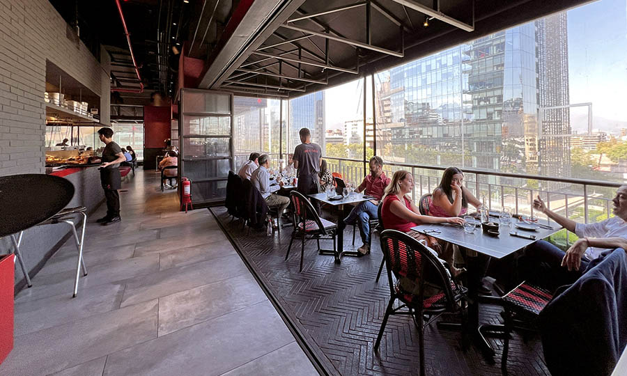 El gran sal�n de Diablo Restaurante - Diablo Vino y Fuego