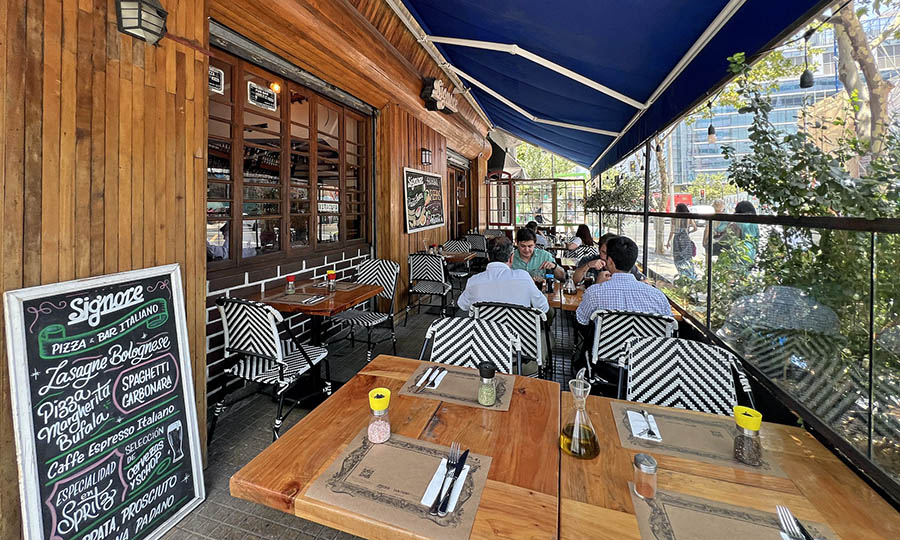 La terraza de Signore pizza, pasta, bar