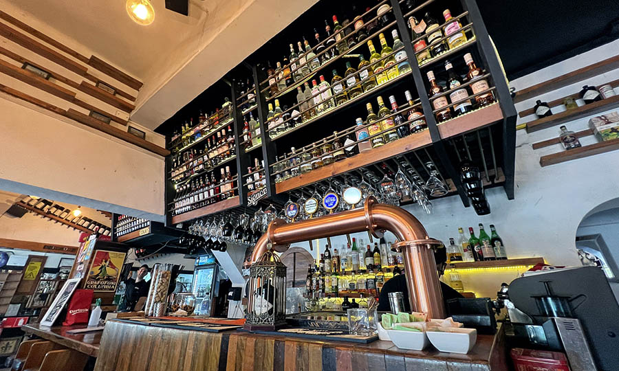 El bar de Signore en el primer piso