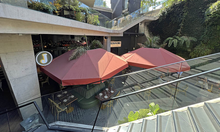 Fachada de Jeronimo restaurante en CV Galeria
