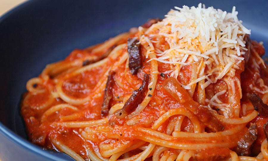 Spaghetti Amatriciana - Raffaella Cucina