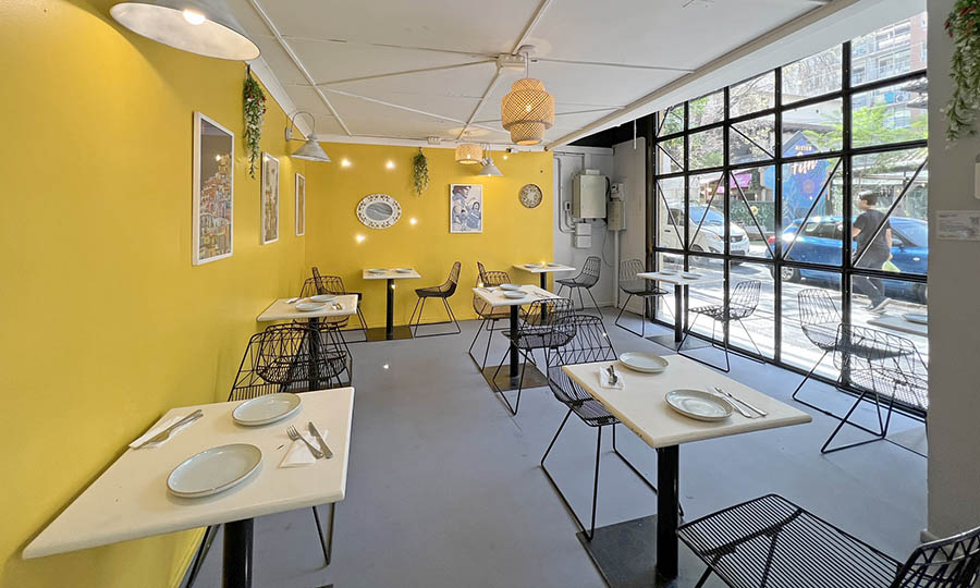 Salón lateral de 400 Pizzería