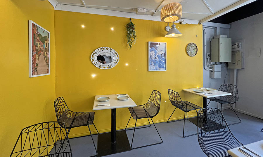 Salón lateral de 400 Pizzería