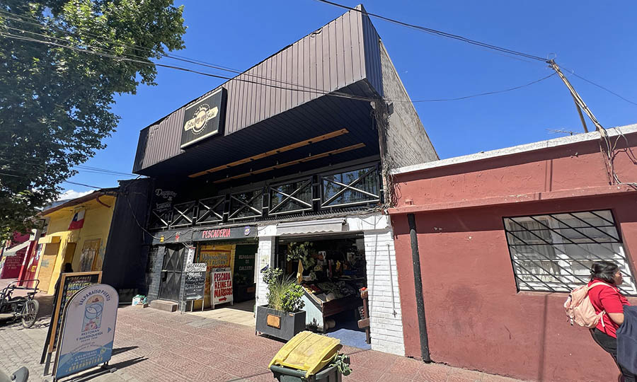 Fachada de la galeria donde est� Valpara�so Puerto - Valpara�so Puerto en Los Andes