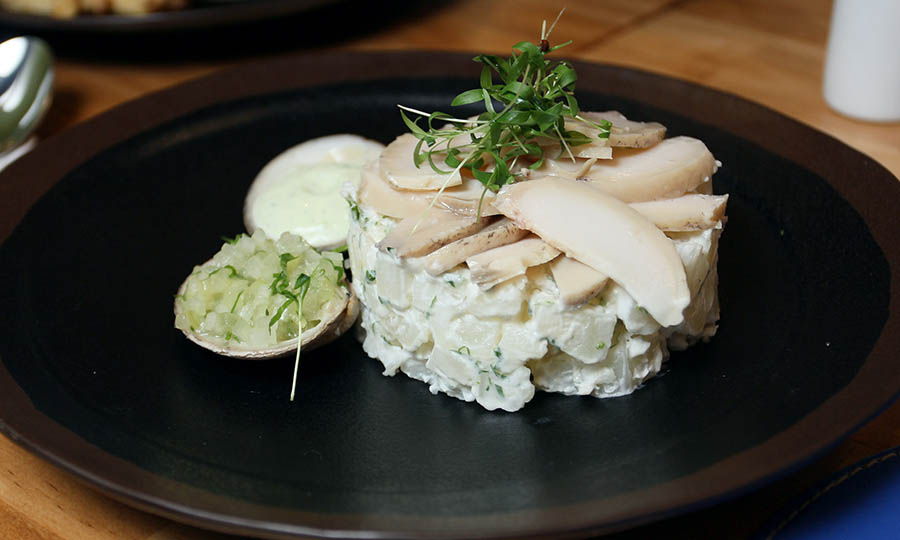 Timbal de locos y papas mayo
