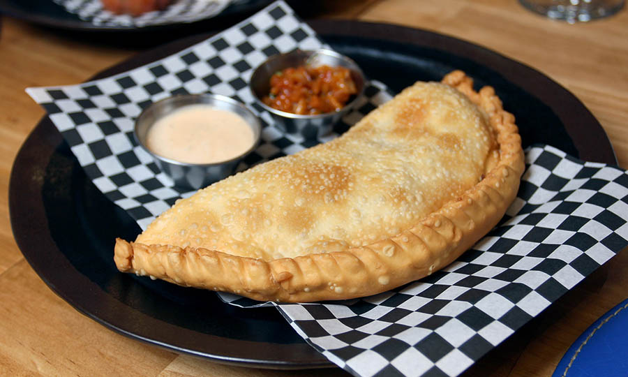 Empanada frita de mariscos 