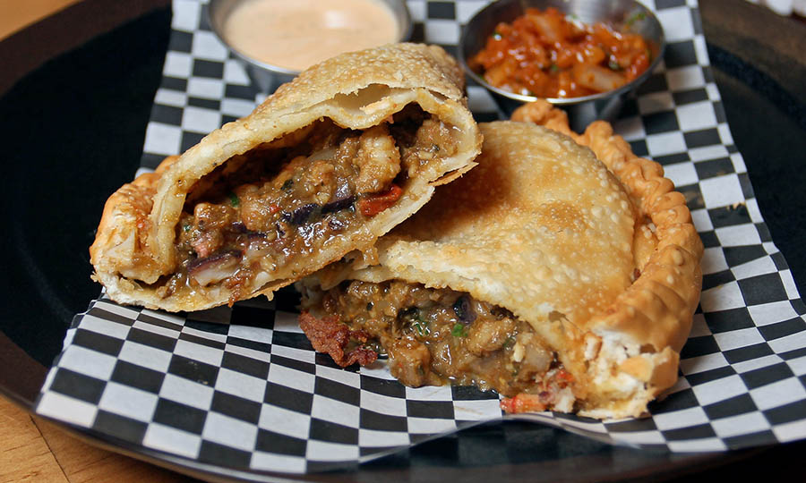 Empanada frita de mariscos 