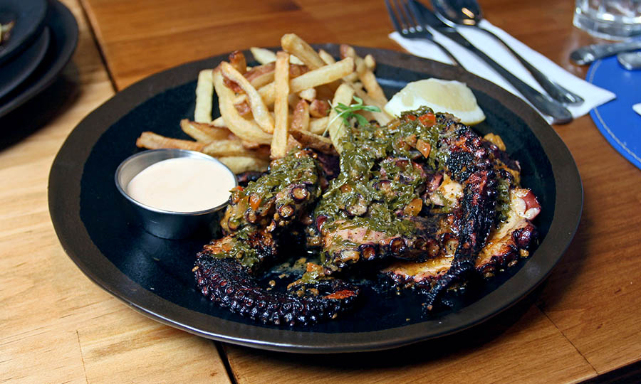 Pulpo a la parrilla con aderezo
