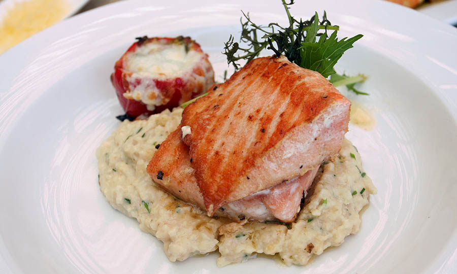 Salmón a la plancha con risotto