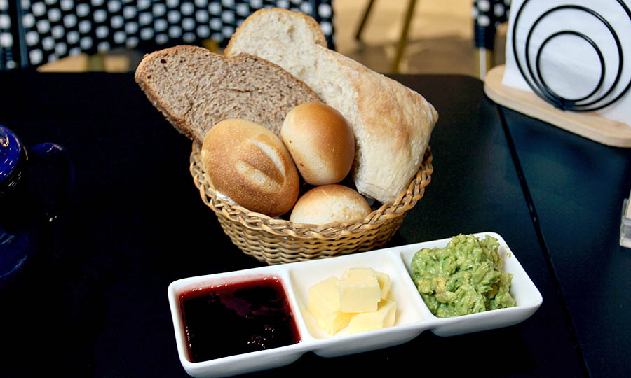 La panera con panes de la Pantiaguina