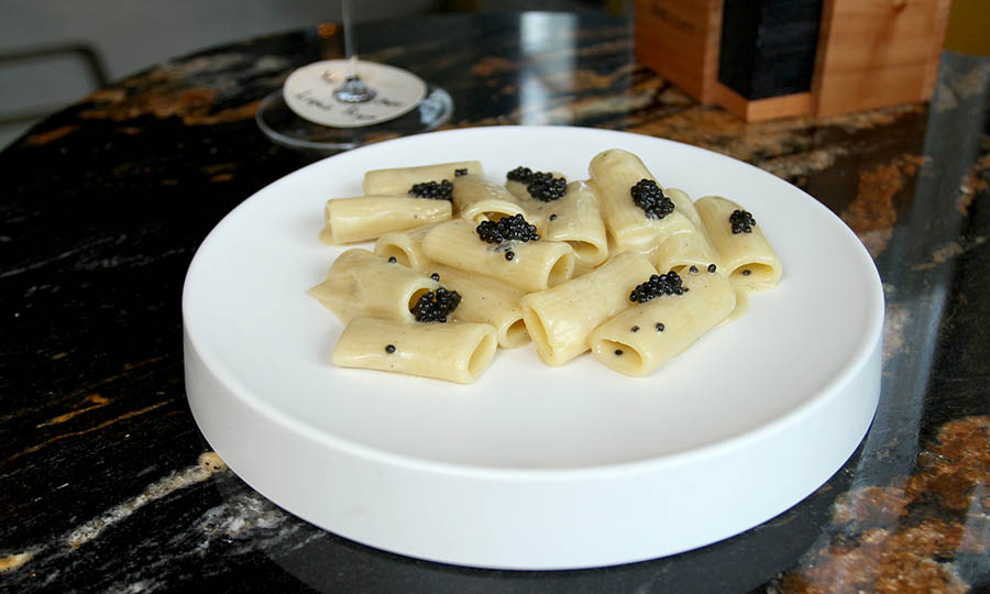 Elegancia verdadera en estos Rigatoni al caviale (caviar)