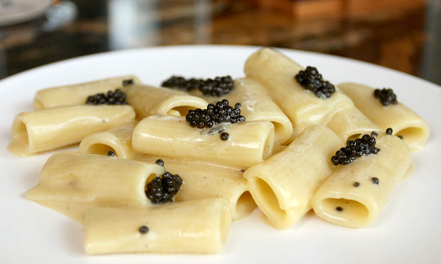 Elegancia verdadera en estos Rigatoni al caviale (caviar) - The Loft - MUT