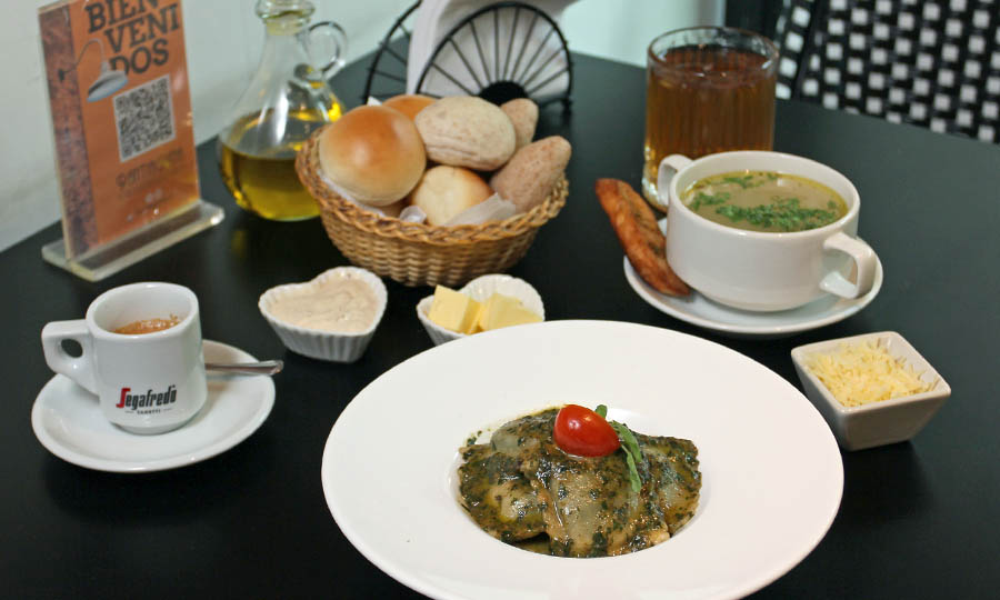 � Opci�n de almuerzo con la pasta del d�a y consom� � - Pantiaguina Providencia