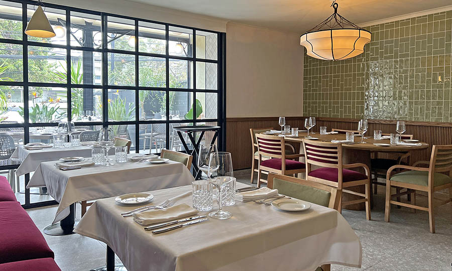 El elegante salón interior de Chiuso