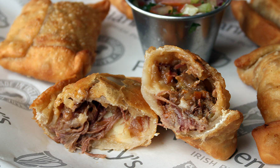 Empanaditas de Aligot con cordero - Flannerys Train Station - La Dehesa