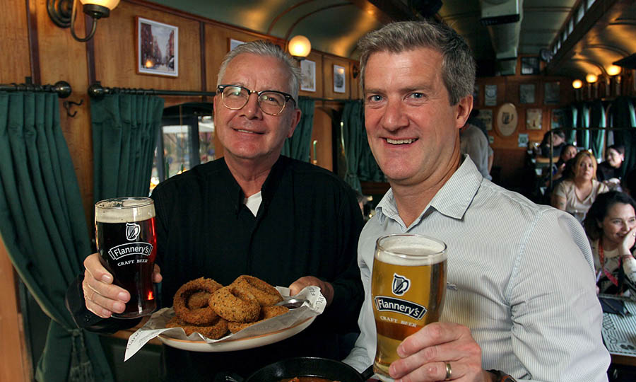 Los socios Martin Flannerys y Nicol�s Samson - Flannerys Train Station - La Dehesa