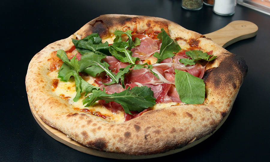 Generosa Pizza de r�cula y jam�n serrano 