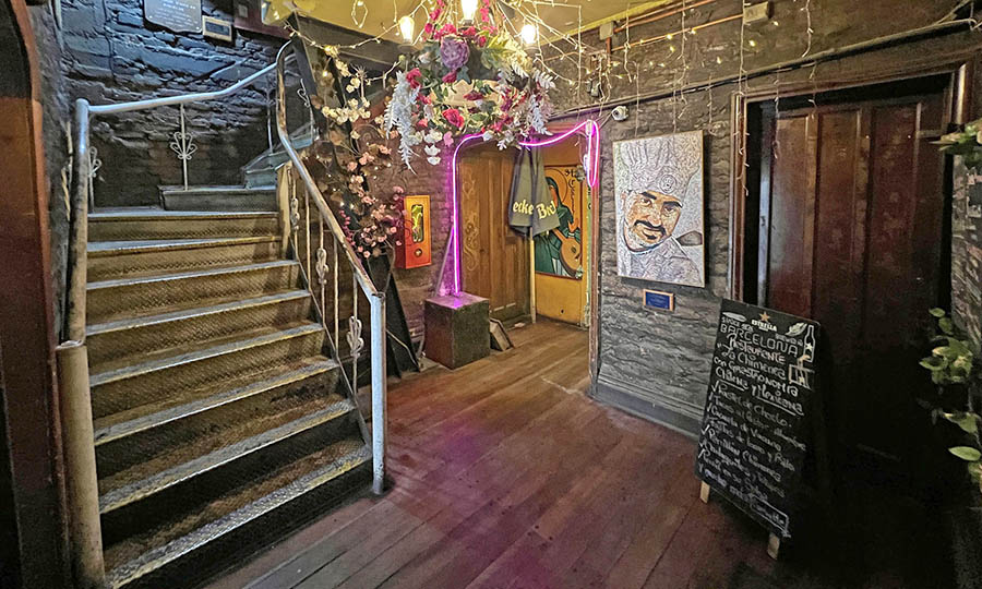 La entrada al Restaurante La Chimenea